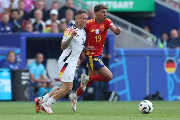 Soccer UEFA EURO 2024 Quarterfinal Spain Germany on 05 07 2024 at Stuttgart Arena in Stuttgart David Raum Germany , in front Lamine Yamal Spain , in the back xMSx