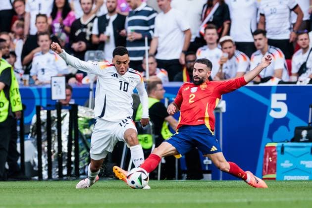 UEFA EURO 2024 Spain Germany 05 07 2024 Jamal Musiala Germany, 10 , Daniel Carvajal Spain, 2 UEFA EURO 2024 Spain Germany Stuttgart Arena, Stuttgart on 05 07 2024 Copyright: xBEAUTIFULxSPORTS Wunderlx