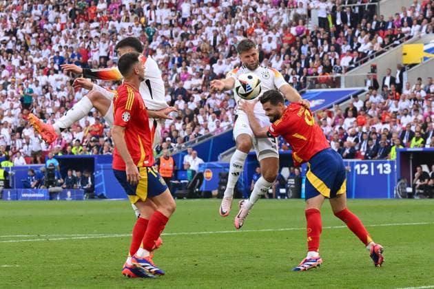 Soccer, Men, Season 2023 24, Euro EM 2024, Quarterfinals in Stuttgart, Spain Germany, Niclas Füllkrug Fuellkrug Germany and Nacho Spain in a duel , 05 07 2024, Copyright: xMatthiasxKochx