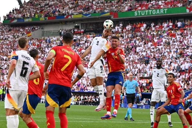 05 07 2024, xpsx, Football EM 2024 1 4 Final, Germany Spain emspor, v l Niclas Fuellkrug Füllkrug, Germany, 9 , Aymeric Laporte Spain, 14 duel, duel, fight, tackle DFL DFB REGULATIONS PROHIBIT ANY USE OF PHOTOGRAPHS as IMAGE SEQUENCES and or QUASI VIDEO Stuttgart
