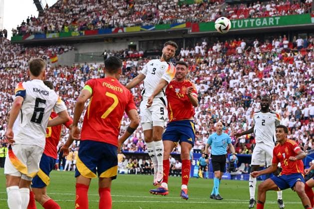 05 07 2024, xpsx, Football EM 2024 1 4 Final, Germany Spain emspor, v l Niclas Fuellkrug Füllkrug, Germany, 9 , Aymeric Laporte Spain, 14 duel, duel, fight, tackle DFL DFB REGULATIONS PROHIBIT ANY USE OF PHOTOGRAPHS as IMAGE SEQUENCES and or QUASI VIDEO Stuttgart