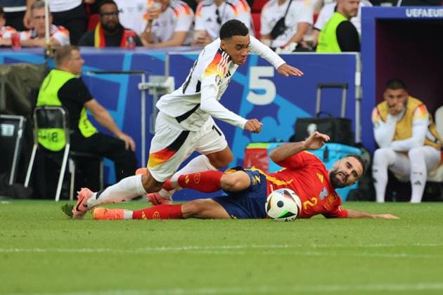 05 07 2024, Football, Men, UEFA European Championship 2024, Quarter Final, Quarter Final, Spain Germany, Jamal Musiala Germany , Daniel Carvajal Spain Stuttgart MHP Arena Baden Württemberg Germany EN Copyright: xSebastianxBachx