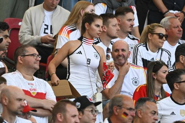 05 07 2024, xpsx, Football EM 2024 1 4 Final, Germany Spain emspor, v l Lisa Füllkrug girlfriend of Niclas Fuellkrug Füllkrug, Germany, 9 DFL DFB REGULATIONS PROHIBIT ANY USE OF PHOTOGRAPHS as IMAGE SEQUENCES and or QUASI VIDEO Stuttgart