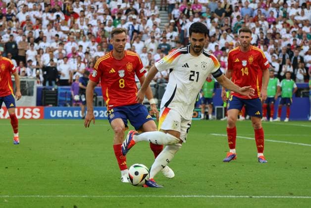 05 07 2024, Football, Men, UEFA European Championship 2024, Quarter Final, Quarter Final, Spain Germany, Ilkay Guendogan Germany , Fabian Ruiz Spain Stuttgart MHP Arena Baden Württemberg Germany EN Copyright: xSebastianxBachx