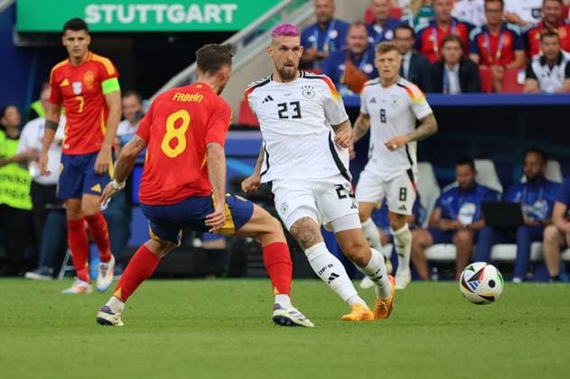 05 07 2024, Football, Men, UEFA European Championship 2024, Quarter Final, Quarter Final, Spain Germany, Robert Andrich Germany , Fabian Ruiz Spain Stuttgart MHP Arena Baden Württemberg Germany EN Copyright: xSebastianxBachx
