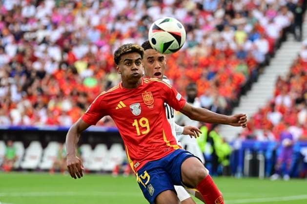 Jamal Musiala 10 Germany in duel, action, with Lamine Yamal 19 Spain , Spain vs Germany, Football, UEFA Euro 2024, Quarterfinals, 05 07 2024 Stuttgart Baden Würtemberg Germany Copyright: xkolbert-press MarcxNiemeyerx