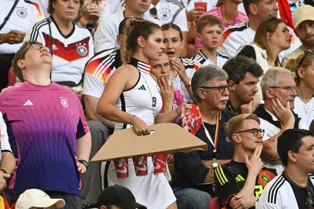 05 07 2024, xpsx, Football EM 2024 1 4 Final, Germany Spain emspor, v l Lisa Füllkrug girlfriend of Niclas Fuellkrug Füllkrug, Germany, 9 DFL DFB REGULATIONS PROHIBIT ANY USE OF PHOTOGRAPHS as IMAGE SEQUENCES and or QUASI VIDEO Stuttgart