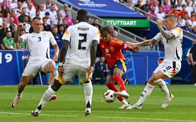 05 07 2024, xsltx, Football EM 2024 1 4 Final, Germany Spain emspor, v l David Raum Germany , Antonio Ruediger Germany , Lamine Yamal Spain , Toni Kroos Germany duel, action, action, battle for the ball DFL DFB REGULATIONS PROHIBIT ANY USE OF PHOTOGRAPHS as IMAGE SEQUENCES and or QUASI VIDEO Stuttgart