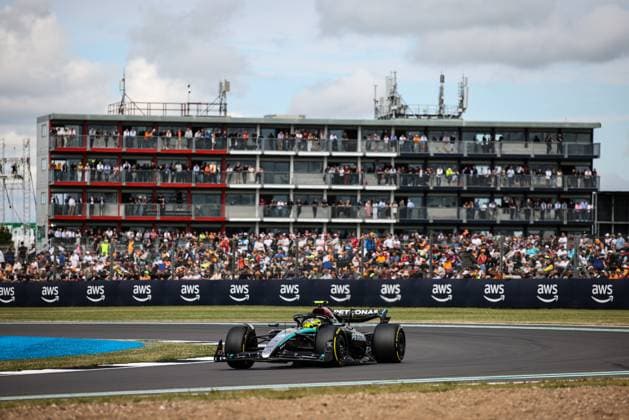 44 HAMILTON Lewis (gbr), Mercedes AMG F1 Team W15, action during the Formula 1 Qatar Airways British Grand Prix 2024, 12th round of the 2024 Formula One World Championship, WM, Weltmeisterschaft from July 5 to 7, 2024 on the Silverstone Circuit, in Silverstone, United Kingdom - F1 - BRITISH GRAND PRIX 2024 DPPI Panoramic  240705_R12_GRAN_BRETAGNA_DP_XB5_3703