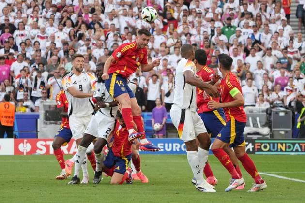 Aymeric Laporte Spain Spain, 14 clears with a header Stuttgart 05 07 2024 Germany vs Spain, EURO2024, Quarterfinals, M45, EM Arena Stuttgart