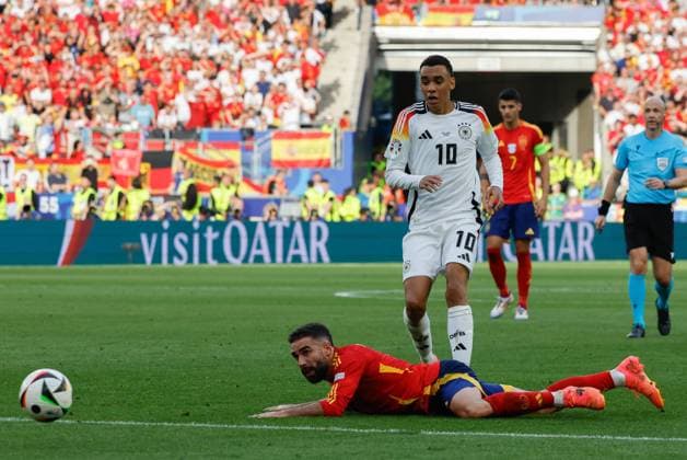 Spain s Dani Carvajal (on the floor) in action against Germany s Jamal Musiala (C-R) during the UEFA EURO, EM, Europameisterschaft,Fussball 2024 s quarter-finals game between Spain and Germany at MHPArena stadium in Stuttgart, Germany, 05 July 2024. Spain vs. Germany !ACHTUNG: NUR REDAKTIONELLE NUTZUNG!  Copyright: xJ.JxGuillenx GRAF2311 20240705-55014071882_1