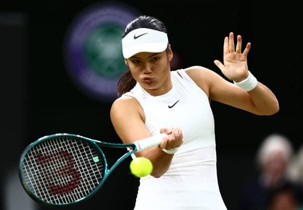 Sport Bilder des Tages Emma Raducanu during her third round match Wimbledon Tennis Championships, Day 5, The All England Lawn Tennis and Croquet Club, London, UK - 05 Jul 2024  Copyright: xJamesxMarsh Shutterstockx 14571051ee