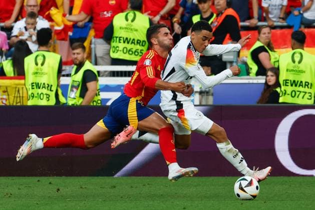 Spain s Ferran Torres (L) in action against Germany s Jamal Musiala (R) during the UEFA EURO, EM, Europameisterschaft,Fussball 2024 s quarter-finals game between Spain and Germany at MHPArena stadium in Stuttgart, Germany, 05 July 2024. Spain vs. Germany !ACHTUNG: NUR REDAKTIONELLE NUTZUNG!  Copyright: xJ.JxGuillenx GRAF2314 20240705-55014071908_1
