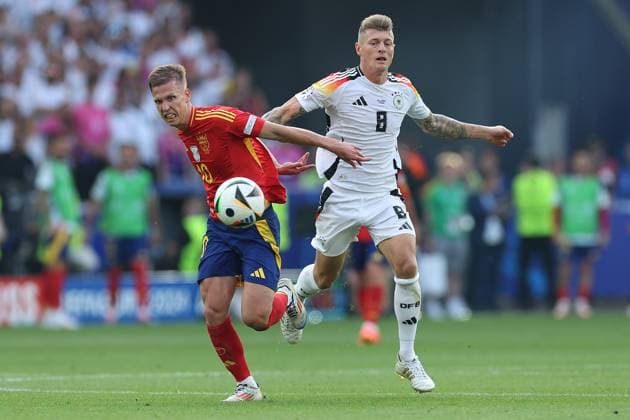Soccer UEFA EURO 2024 Quarterfinal Spain Germany on 05 07 2024 at the Stuttgart Arena in Stuttgart Dani Olmo Spain , left Toni Kroos Germany , right xMSx