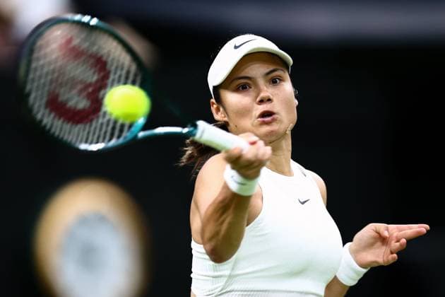Emma Raducanu during her third round match Wimbledon Tennis Championships, Day 5, The All England Lawn Tennis and Croquet Club, London, UK - 05 Jul 2024  Copyright: xJamesxMarsh Shutterstockx 14571051et
