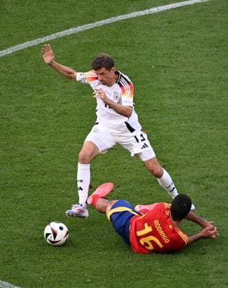 05 07 2024, xjhx, Football EM 2024 1 4 Final, Germany Spain emspor, v l Thomas Müller Deutsche Fussball Nationalmannschaft DFB , Rodrigo Hernandez Cascante Spain DFL DFB REGULATIONS PROHIBIT ANY USE OF PHOTOGRAPHS as IMAGE SEQUENCES and or QUASI VIDEO Stuttgart