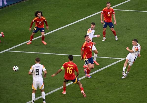 05 07 2024, xjhx, Football EM 2024 1 4 Final, Germany Spain emspor, v l Florian Wirtz Deutsche Fussball Nationalmannschaft DFB Goal scored, erziehlt das Tor zum 1 1 DFL DFB REGULATIONS PROHIBIT ANY USE OF PHOTOGRAPHS as IMAGE SEQUENCES and or QUASI VIDEO Stuttgart