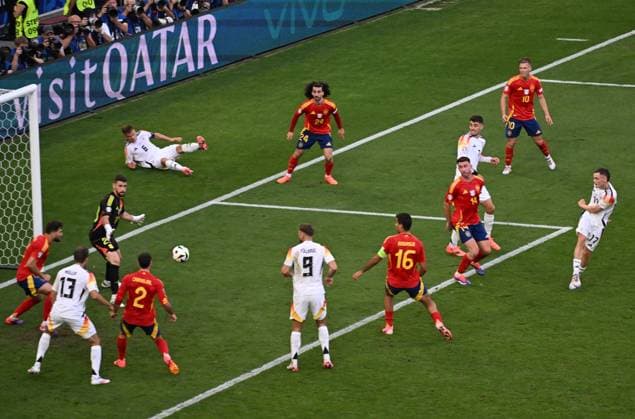 05 07 2024, xjhx, Football EM 2024 1 4 Final, Germany Spain emspor, v l Florian Wirtz Deutsche Fussball Nationalmannschaft DFB Goal scored, erziehlt das Tor zum 1 1 DFL DFB REGULATIONS PROHIBIT ANY USE OF PHOTOGRAPHS as IMAGE SEQUENCES and or QUASI VIDEO Stuttgart