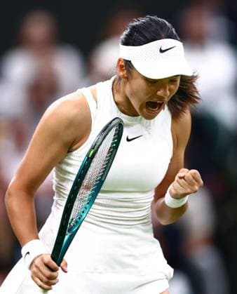 Emma Raducanu celebrates during her third round match Wimbledon Tennis Championships, Day 5, The All England Lawn Tennis and Croquet Club, London, UK - 05 Jul 2024  Copyright: xJamesxMarsh Shutterstockx 14571051fb