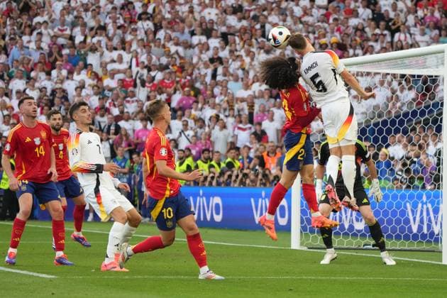 Joshua Kimmich Germany Germany, 06 prepares Florian Wirtz Germany Germany, 17 to score the equalizer Stuttgart 05 07 2024 Germany vs Spain, EURO2024, Quarterfinals, M45, EM Arena Stuttgart