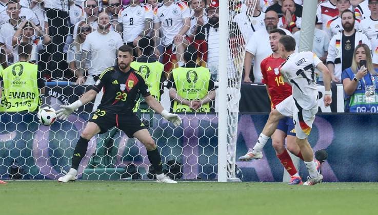 Florian Wirtz scores the goal to equalize 1 1 against goalkeeper Unai Simon Sport Football Soccer European Championship Euro 2024 European Championship Quarterfinals Men Season 2023 2024 05 07 2024 Spain ESP vs Germany GER in Stuttgart DFL regulations prohibit any use of photographs as image sequences and or quasi video