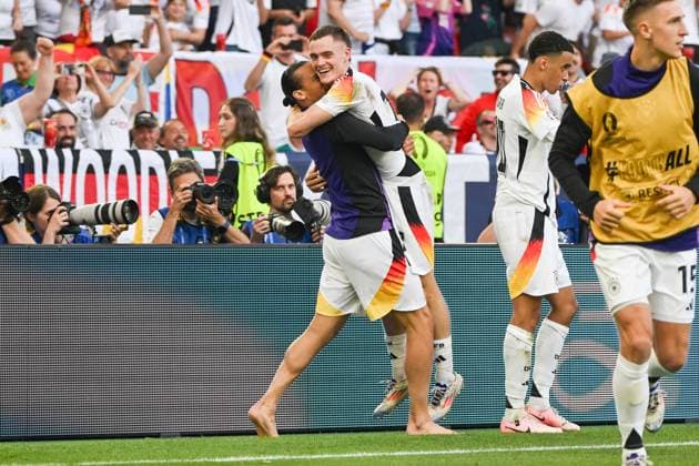 Soccer, men, season 2023 24, Euro EM 2024, quarter-final in Stuttgart, Spain Germany, Leroy Sane Germany and Florian Wirtz Germany goal celebration, cheers after the goal to 1 1 , 05 07 2024, Copyright: xMatthiasxKochx