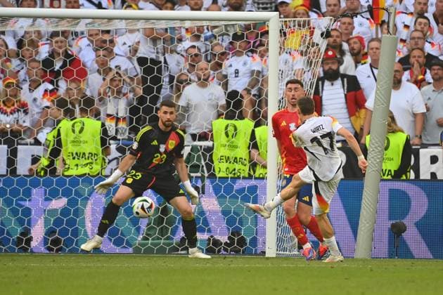 Goal Florian Wirtz GER to 1 1, goal kick, action quarterfinal Spain ESP Germany GER on 05 07 2024,Stuttgart Arena, Football UEFA EURO 2024 GERMANY from 14 06 2024 14 07 2024