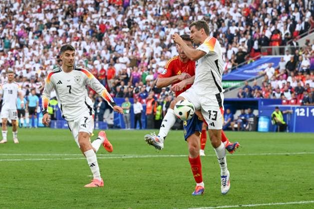 05 07 2024, xpsx, Football EM 2024 1 4 Final, Germany Spain emspor, v l Kai Havertz Germany, 7 , Aymeric Laporte Spain, 14 , Thomas Mueller Müller, Germany, 13 duel, duel, fight, tackle DFL DFB REGULATIONS PROHIBIT ANY USE OF PHOTOGRAPHS as IMAGE SEQUENCES and or QUASI VIDEO Stuttgart