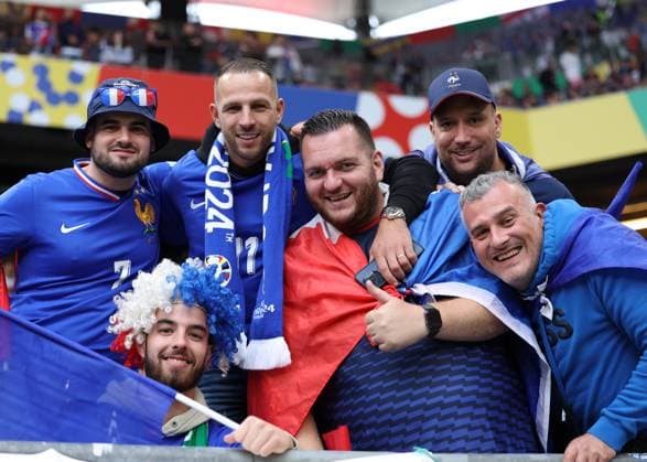 Hamburg, Germany, 5th July 2024. France fans enjoining the occasion before the UEFA European Championships Quarter Final match at Volksparkstadion, Hamburg. Picture credit should read: Paul Terry Sportimage EDITORIAL USE ONLY. No use with unauthorised audio, video, data, fixture lists, club league logos or live services. Online in-match use limited to 120 images, no video emulation. No use in betting, games or single club league player publications. SPI-3217-0017
