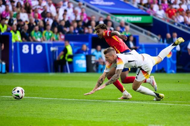 240705 Lamine Yamal of Spain and Toni Kroos of Germany during the UEFA Euro 2024 Football Championship quarterfinal between Spain and Germany on July 5, 2024 in Stuttgart Photo Mathias Bergeld BILDBYRAN kod MB MB0942 fotboll, football, soccer, fotball, fotbolls em, europamästersk  Copyright: MATHIASxBERGELD BB240705MB073