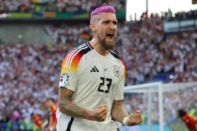 05 07 2024, Football, Men, UEFA European Championship 2024, Quarter Final, Quarter Final, Spain Germany, Robert Andrich Germany celebrates the goal to 1 1 by Florian Wirtz Germany Stuttgart MHP Arena Baden Württemberg Germany DE Copyright: xSebastianxBachx