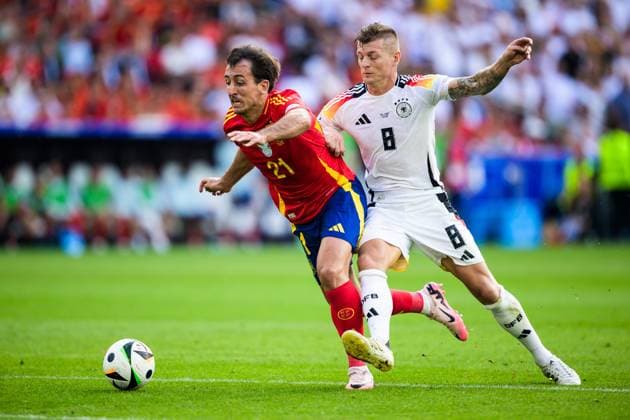 240705 Mikel Oyarzabal of Spain and Toni Kroos of Germany during the UEFA Euro 2024 Football Championship quarterfinal between Spain and Germany on July 5, 2024 in Stuttgart Photo Mathias Bergeld BILDBYRAN code MB MB0942 fotboll football soccer fotballs em europamästerskap em uefa euro uefa european football championship euro 2024 kvartfinal quarterfinal quarterfinals spanien spain deutschland germany bbeng bbauto  Copyright: MATHIASxBERGELD BB240705MB076