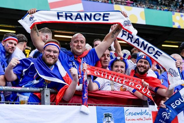 Hamburg, Germany, July 5th 2024: Fans of France prior to the UEFA EURO, EM, Europameisterschaft,Fussball 2024 Germany quarterfinal football match between Portugal and France at Volksparkstadion in Hamburg, Germany. (Daniela Porcelli SPP)  Copyright: xDanielaxPorcellix xSPPx spp-en-DaPoSp-20240705-_DP26801