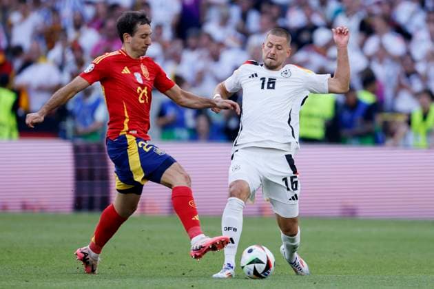 Spain v Germany: Quarter-Final - UEFA EURO, EM, Europameisterschaft,Fussball 2024 Mikel Oyarzabal of Spain and Waldemar Anton of Germany challenge during the UEFA EURO 2024 quarter-final match between Spain and Germany at Stuttgart Arena on July 5, 2024 in Stuttgart, Germany. Stuttgart Stuttgart Arena Germany Germany Copyright: xRichardxSellers Sportsphoto APLx 14044187