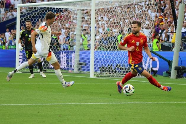 05 07 2024, Football, Men, UEFA European Championship 2024, Quarter Final, Quarter Final, Spain Germany, Thomas Mueller Germany , Nacho Fernandez Spain Stuttgart MHP Arena Baden Württemberg Germany EN Copyright: xSebastianxBachx