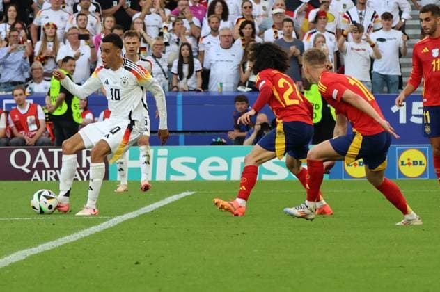 05 07 2024, Football, Men, UEFA European Championship 2024, Quarter Final, Quarter Final, Spain Germany, Jamal Musiala Germany , Marc Cucurella Spain , Dani Olmo Spain Stuttgart MHP Arena Baden Württemberg Germany DE Copyright: xSebastianxBachx