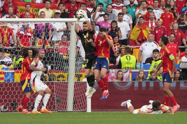 Goalkeeper Goalie Unai Simon Spain Spain, 23 holds Stuttgart 05 07 2024 Germany vs Spain, EURO2024, Quarterfinals, M45, EM Arena Stuttgart