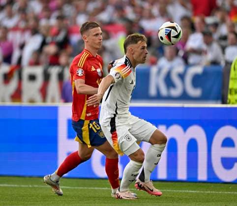 05 07 2024, Football UEFA EURO 2024, quarter-final, Spain Germany, in the Stuttgart Arena v l Dani Olmo Spain v Josua Kimmich Germany