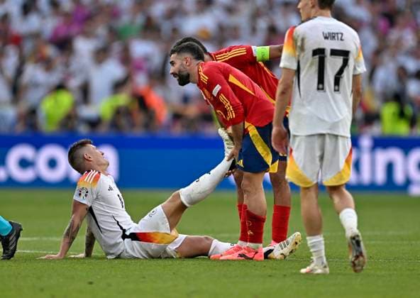 05 07 2024, Football UEFA EURO 2024, quarter-final, Spain Germany, in the Stuttgart Arena Toni Kroos Germany has cramps