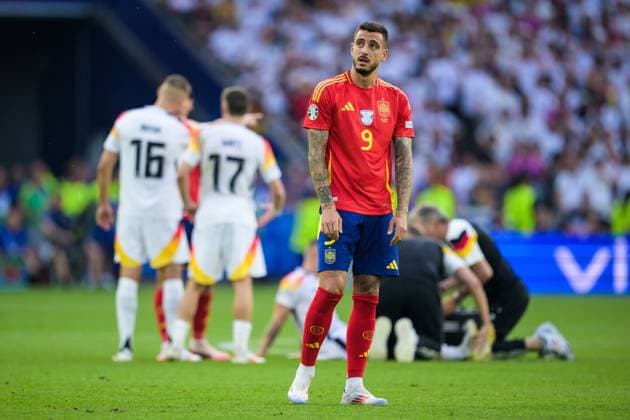 240705 Joselu of Spain looks dejected during the UEFA Euro 2024 Football Championship quarterfinal between Spain and Germany on July 5, 2024 in Stuttgart Photo Mathias Bergeld BILDBYRAN code MB MB0942 fotboll football soccer fotballs em europamästerskap em uefa euro uefa european football championship euro 2024 kvartsfinal quarterfinal quarterfinals spanien spain deutschland germany bbeng bbauto depp  Copyright: MATHIASxBERGELD BB240705MB080