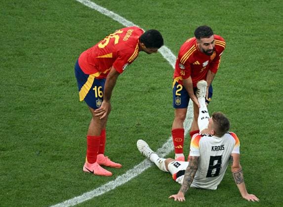 05 07 2024, xjhx, Football EM 2024 1 4 Final, Germany Spain emspor, v l Rodrigo Hernandez Cascante Spain , Daniel Carvajal Ramos Spain , Toni Kroos Deutsche Fussball Nationalmannschaft DFB krämpfe DFL DFB REGULATIONS PROHIBIT ANY USE OF PHOTOGRAPHS as IMAGE SEQUENCES and or QUASI VIDEO Stuttgart
