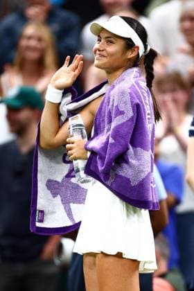 Emma Raducanu celebrates victory in her third round match Wimbledon Tennis Championships, Day 5, The All England Lawn Tennis and Croquet Club, London, UK - 05 Jul 2024  Copyright: xJamesxMarsh Shutterstockx 14571051gf