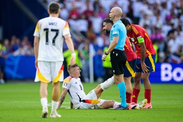 240705 Toni Kroos of Germany and Daniel Carvajal of Spain during the UEFA Euro 2024 Football Championship quarterfinal between Spain and Germany on July 5, 2024 in Stuttgart Photo Mathias Bergeld BILDBYRAN code MB MB0942 fotboll football soccer fotballs em europamästerskap em uefa euro uefa european football championship euro 2024 kvartfinal quarterfinal quarterfinals spanien spain deutschland germany bbeng bbauto  Copyright: MATHIASxBERGELD BB240705MB081