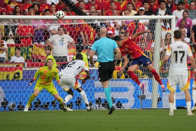 Mikel Merino Spain Spain, 06 with the header for 1 2 Stuttgart 05 07 2024 Germany vs Spain, EURO2024, Quarterfinals, M45, EM Arena Stuttgart