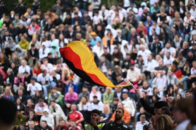 Football Euro 2024 in Gelsenkirchen FOR EDITORIAL PURPOSES ONLY EDITORIAL USE ONLY p Fans celebrate on Friday 05 07 2024 in Gelsenkirchen at the Public Viewing the teams of Germany and Spain in the quarterfinals of the European Football Championship in the Nordsternpark and in the Amphitheater Germany NRW Gelsenkirchen Copyright IngoxOtto Copyright: IngoxOtto doc7w630osuvix81hp213g ,EDITORIAL USE ONLY Copyright: IngoxOtto