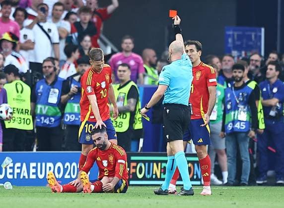 Sport Themen der Woche KW27 Sport Bilder des Tages Daniel Carvajal of Spain receives a red card after a second yellow card offence against Jamal Musiala of Germany Spain v Germany, UEFA European Championship, EM, Europameisterschaft 2024, Quarter Final, Football, Stuttgart Arena, Stuttgart, Germany, 05 Jul 2024 EDITORIAL USE ONLY No use with unauthorised audio, video, data, fixture lists, club league logos or live services. Online in-match use limited to 120 images, no video emulation. No use in betting, games or single club league player publications.  Copyright: xMichaelxZemanek Shutterstockx 14571380dg