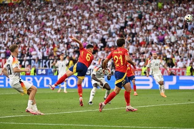 05 07 2024, xscotx, Euro 2024 quarter-finals, Spain Germany, emspor, v l Mikel Merino Zazon Spain scores the goal 2 1 Stuttgart