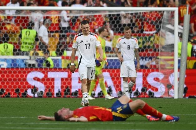 05 07 2024, xpsx, Football EM 2024 1 4 Final, Germany Spain emspor, v l Florian Wirtz Germany, 17 disappointed, disappointed, looks disappointed, disappointed DFL DFB REGULATIONS PROHIBIT ANY USE OF PHOTOGRAPHS as IMAGE SEQUENCES and or QUASI VIDEO Stuttgart