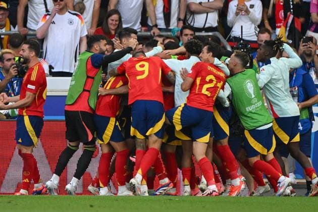 Soccer, men, 2023 24 season, Euro EM 2024, quarter-final in Stuttgart, Spain Germany, Mikel Merino Spain goal celebration, cheers after the goal to 2 1 , 05 07 2024, Copyright: xMatthiasxKochx