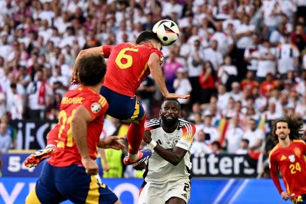05 07 2024, xscotx, Euro 2024 quarter-finals, Spain Germany, emspor, v l Mikel Merino Zazon Spain scores the goal 2 1 Stuttgart